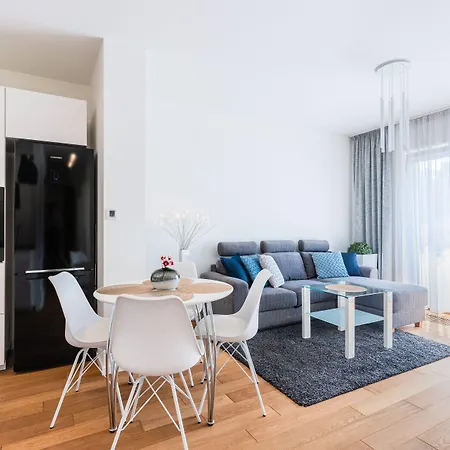 Homely Place 3* Poznań