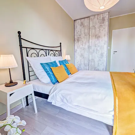 Homely Place 3*